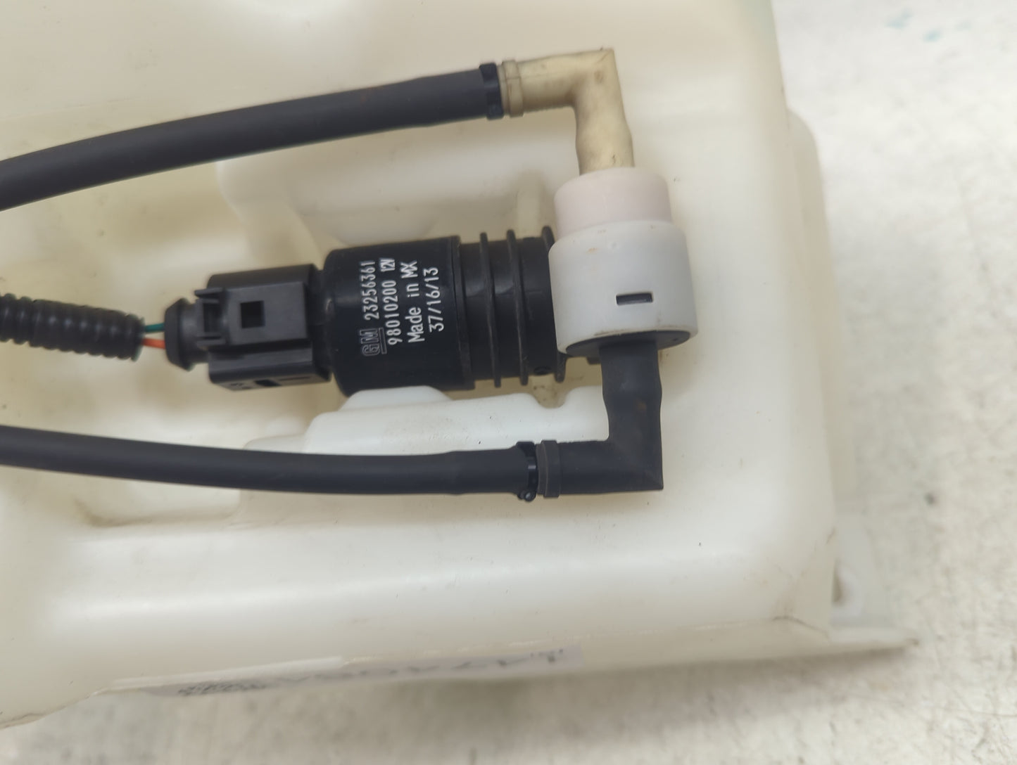 2017-2017 Chevrolet Equinox Windshield Washer Fluid Reservoir Bottle Oem 1474084 - Oemusedautoparts1.com