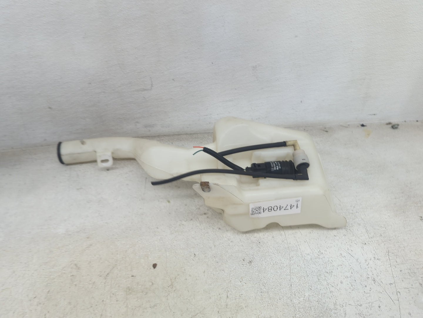 2017-2017 Chevrolet Equinox Windshield Washer Fluid Reservoir Bottle Oem 1474084 - Oemusedautoparts1.com