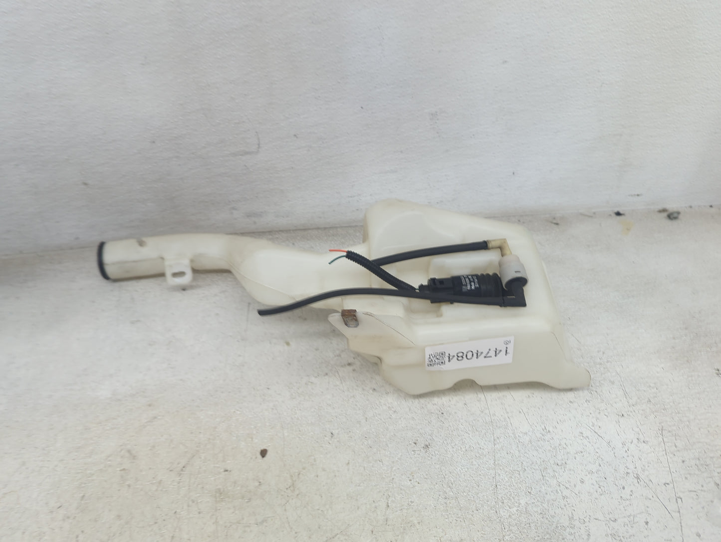 2017-2017 Chevrolet Equinox Windshield Washer Fluid Reservoir Bottle Oem 1474084 - Oemusedautoparts1.com