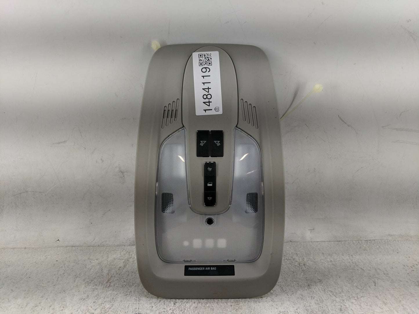 2014-2017 Chevrolet Equinox Overhead Roof Console 1484119 - Oemusedautoparts1.com