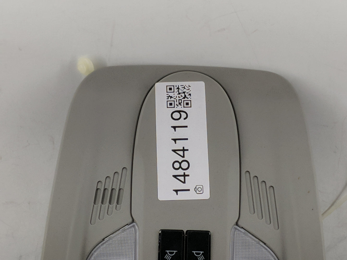 2014-2017 Chevrolet Equinox Overhead Roof Console 1484119 - Oemusedautoparts1.com