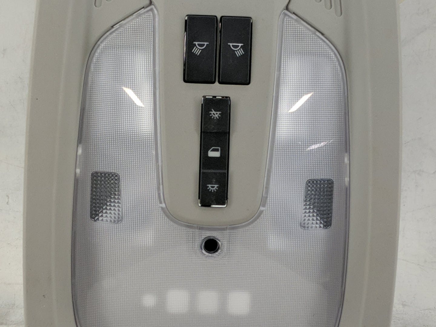 2014-2017 Chevrolet Equinox Overhead Roof Console 1484119 - Oemusedautoparts1.com