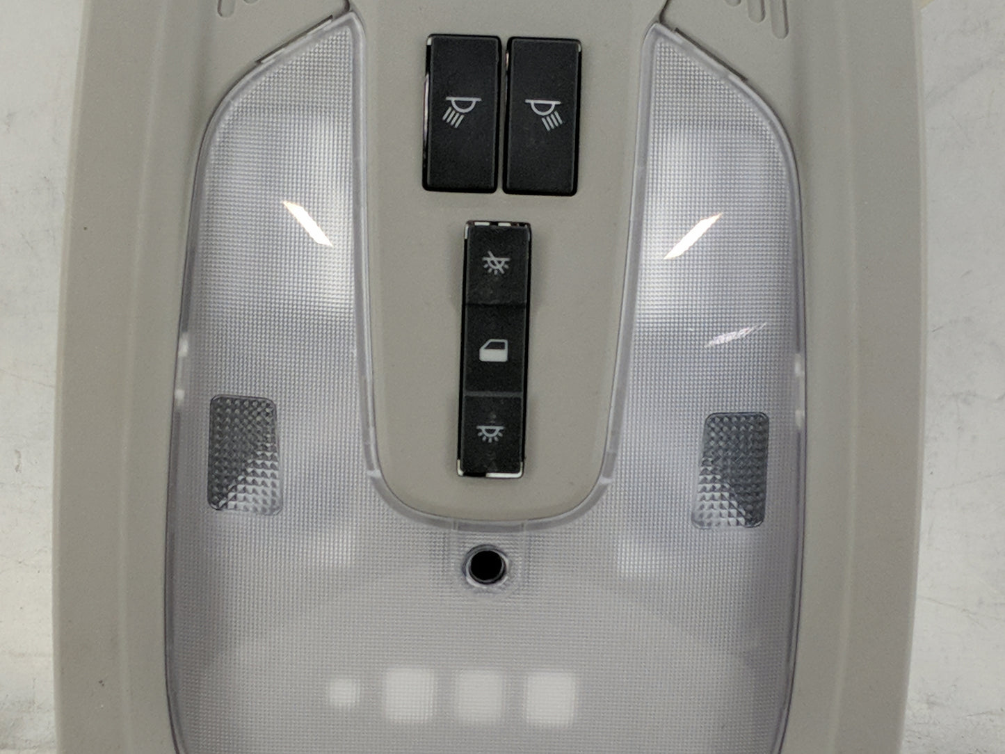 2014-2017 Chevrolet Equinox Overhead Roof Console 1484119 - Oemusedautoparts1.com