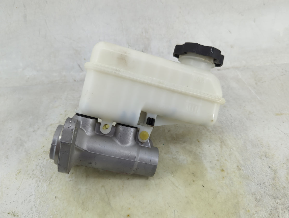 2011-2017 Chevrolet Equinox Brake Master Cylinder 1490648 - Oemusedautoparts1.com