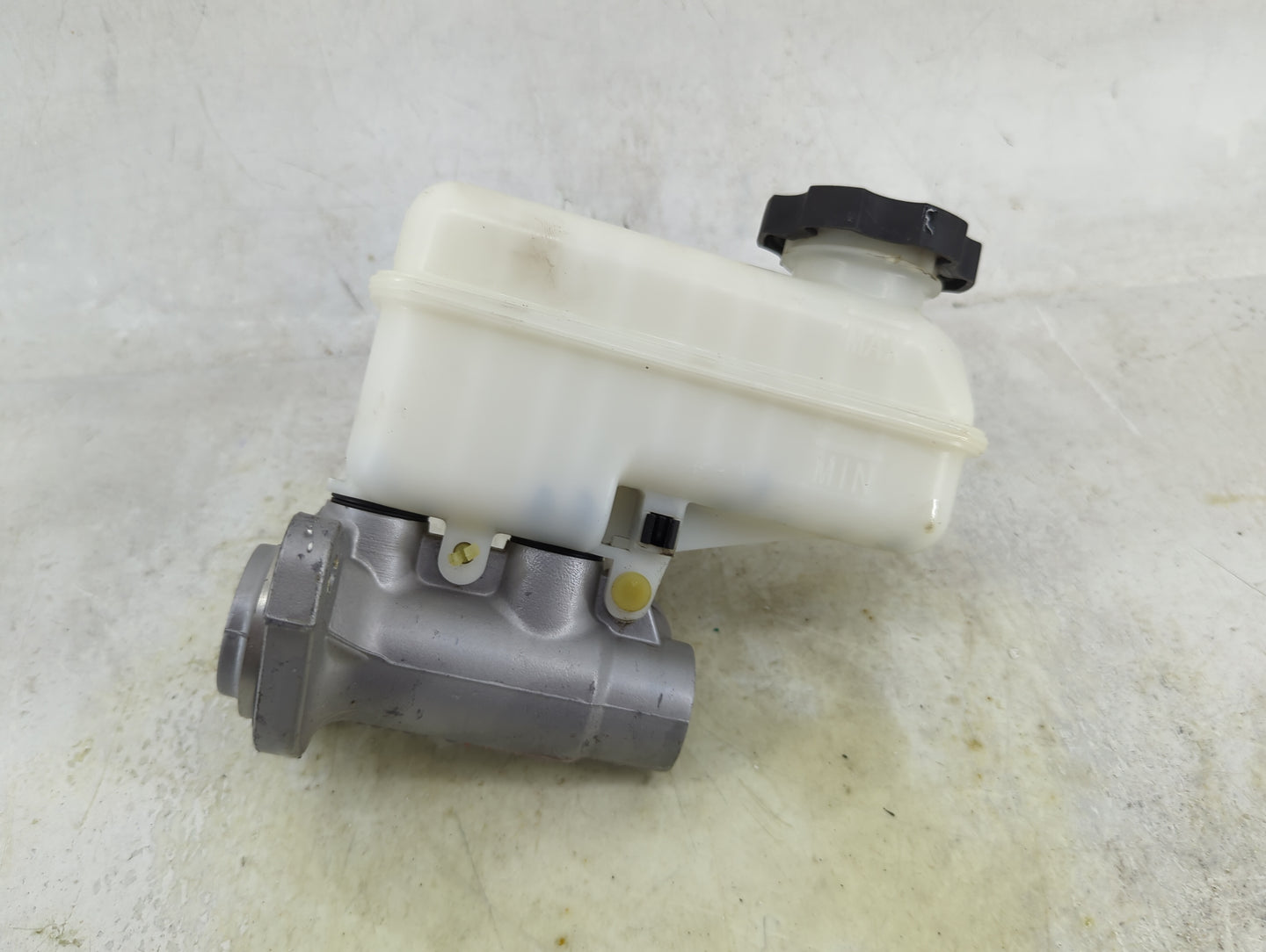 2011-2017 Chevrolet Equinox Brake Master Cylinder 1490648 - Oemusedautoparts1.com