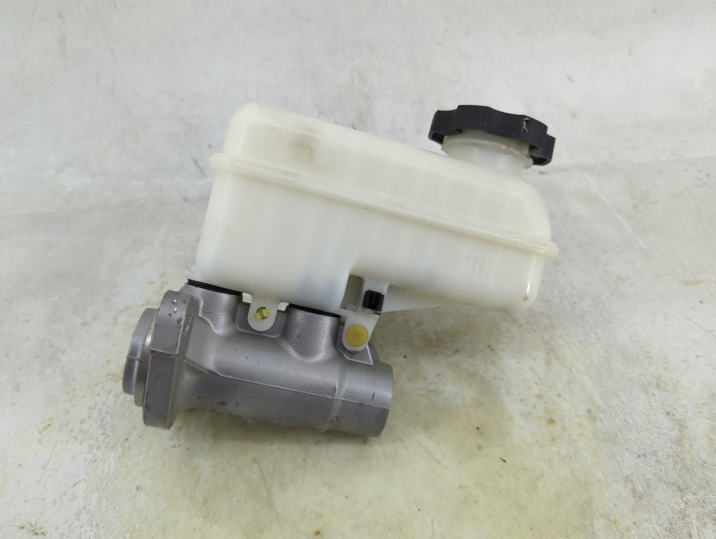 2011-2017 Chevrolet Equinox Brake Master Cylinder 1490648 - Oemusedautoparts1.com