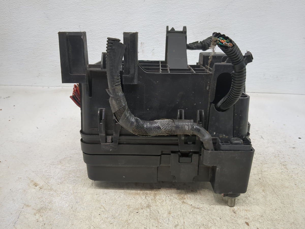 2016-2017 Chevrolet Equinox Fusebox Fuse Box Panel Relay Module P/N:84080470 Fits Fits 2016 2017 OEM Used Auto Parts - Oemus
