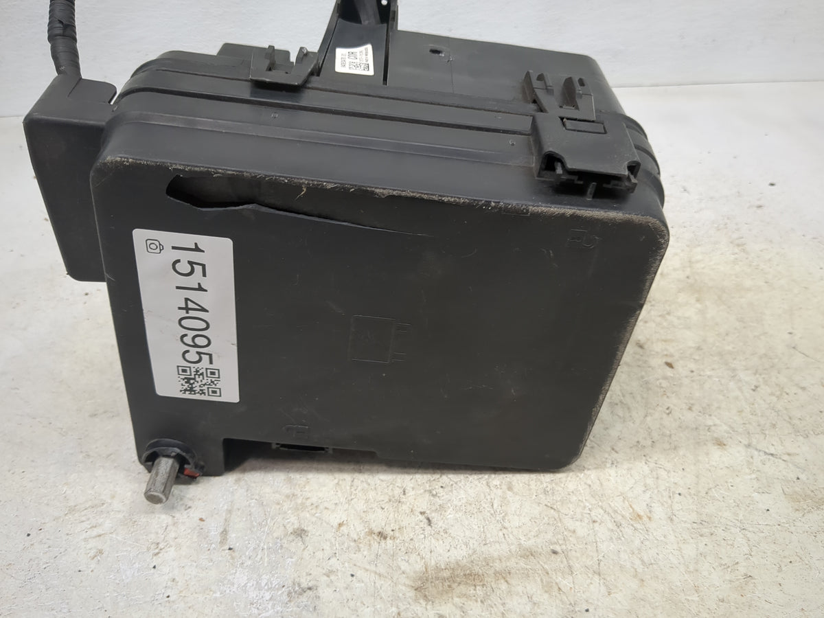 2016-2017 Chevrolet Equinox Fusebox Fuse Box Panel Relay Module P/N:84080470 Fits Fits 2016 2017 OEM Used Auto Parts - Oemus