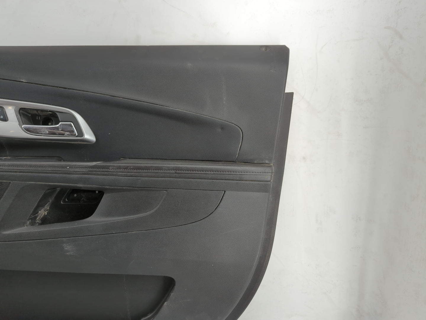 2017 Chevrolet Equinox Front Right Passenger Interior Door Panel Trim - Oemusedautoparts1.com