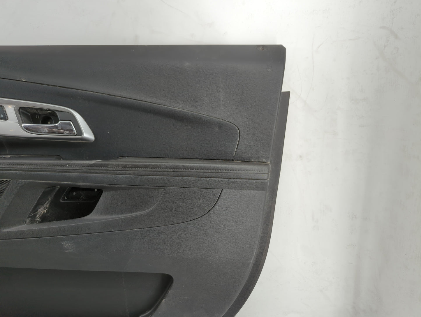 2017 Chevrolet Equinox Front Right Passenger Interior Door Panel Trim - Oemusedautoparts1.com