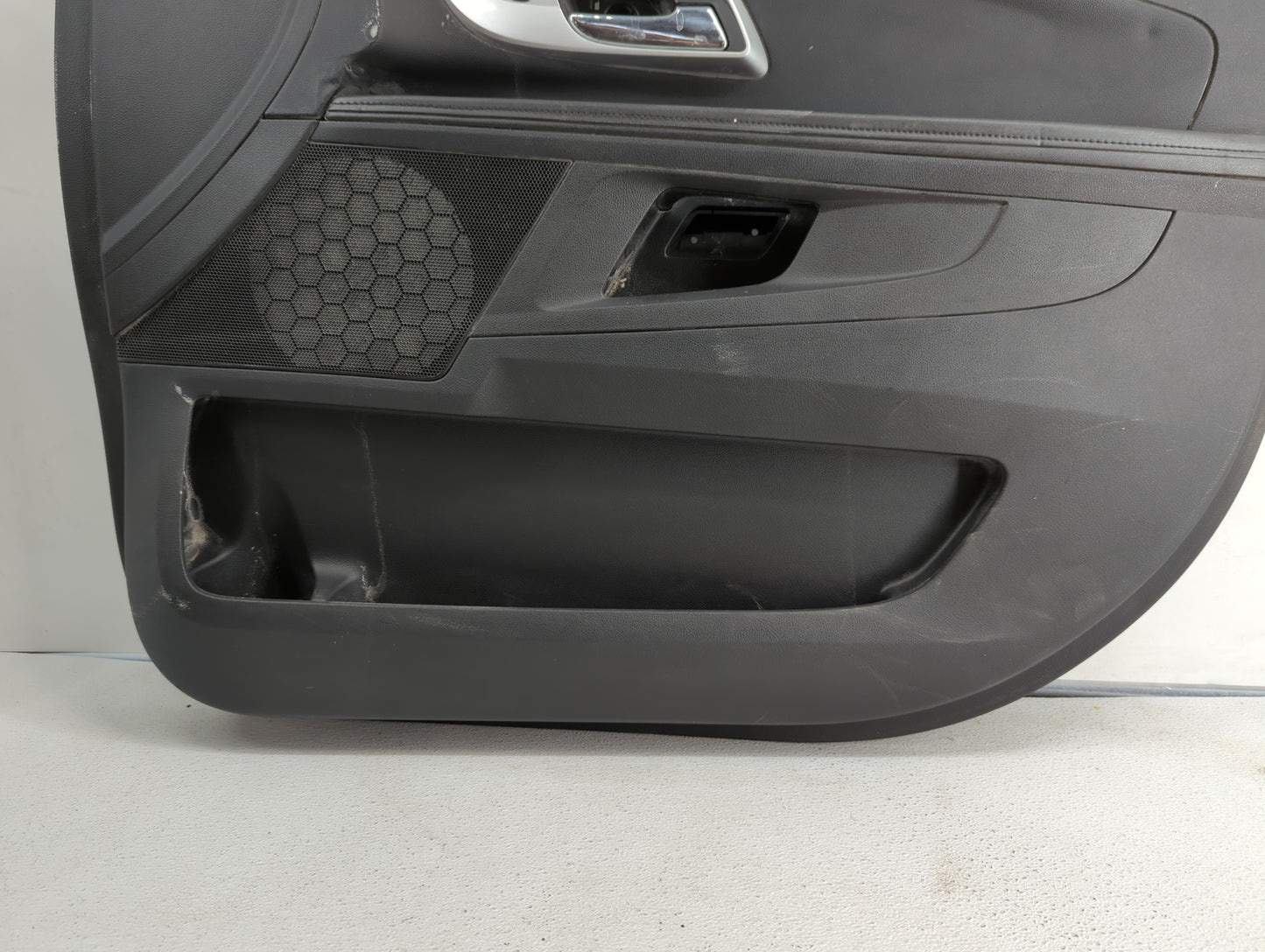2017 Chevrolet Equinox Front Right Passenger Interior Door Panel Trim - Oemusedautoparts1.com