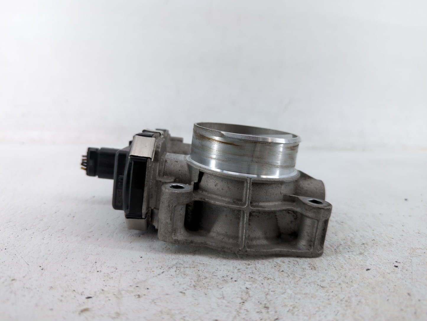 2016-2017 Chevrolet Equinox Throttle Body P/N:12669146AA 12632101CA, 12670834AA Fits Fits 2016 2017 OEM Used Auto Parts - Oe