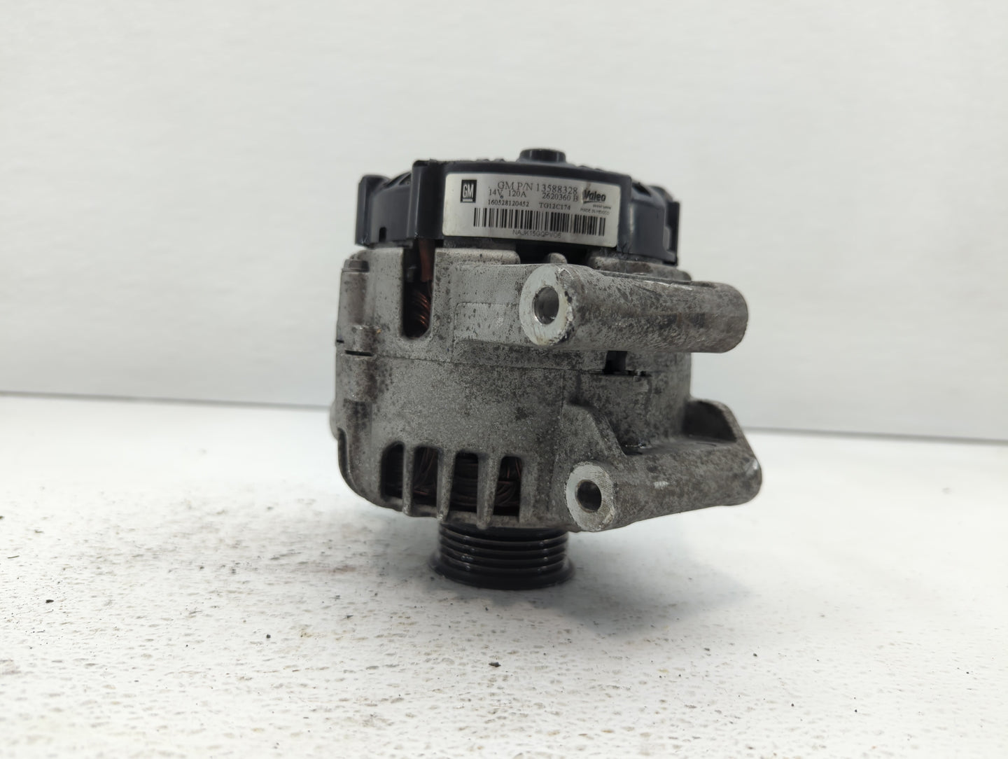 2010-2017 Chevrolet Equinox Alternator Replacement Generator Charging Assembly Engine OEM P/N:13500315 13588328 Fits OEM Use