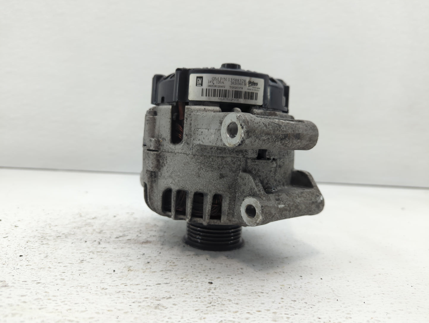 2010-2017 Chevrolet Equinox Alternator Replacement Generator Charging Assembly Engine OEM P/N:13500315 13588328 Fits OEM Use