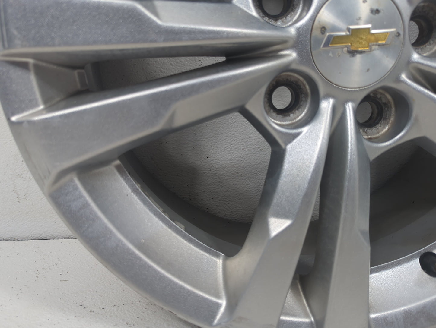 2017 Chevrolet Equinox Oem Wheel Rim 5024796 - Oemusedautoparts1.com