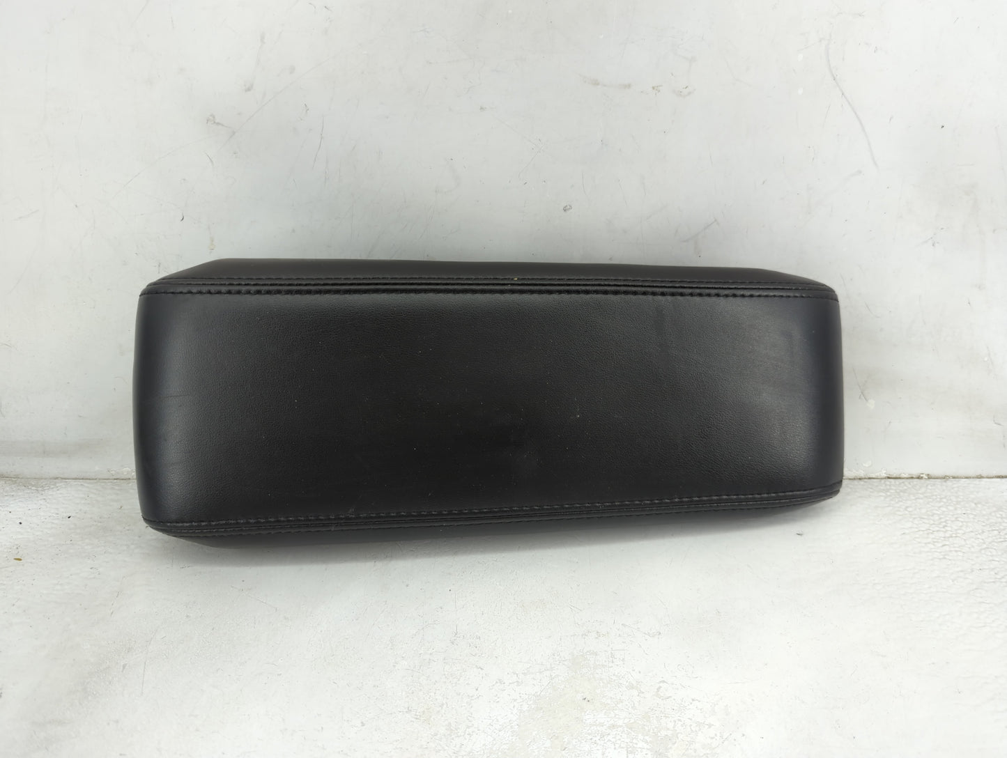 2016-2017 Chevrolet Equinox Center Console Armrest Cover Lid P/N:2335521B Fits Fits 2016 2017 OEM Used Auto Parts - Oemuseda