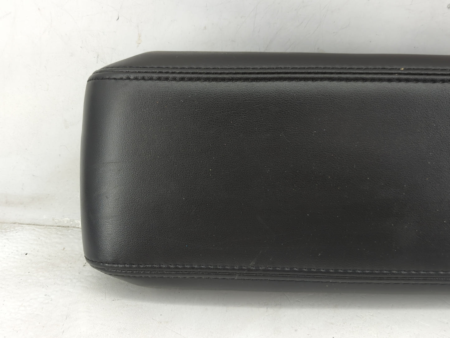 2016-2017 Chevrolet Equinox Center Console Armrest Cover Lid P/N:2335521B Fits Fits 2016 2017 OEM Used Auto Parts - Oemuseda