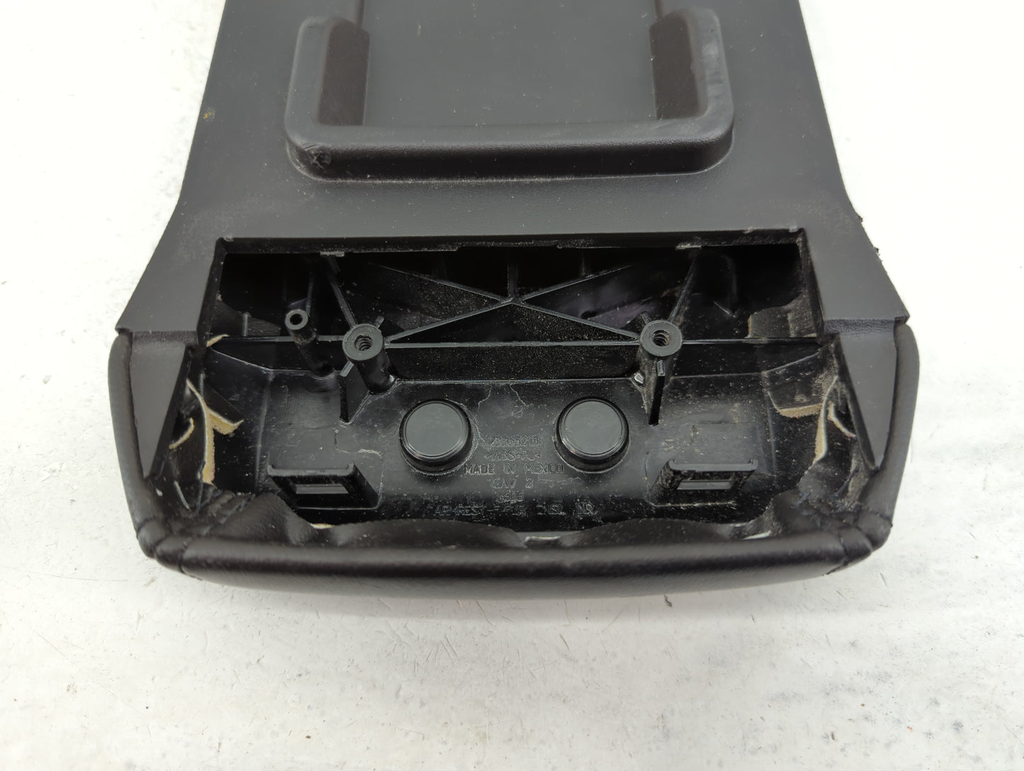 2016-2017 Chevrolet Equinox Center Console Armrest Cover Lid P/N:2335521B Fits Fits 2016 2017 OEM Used Auto Parts - Oemuseda