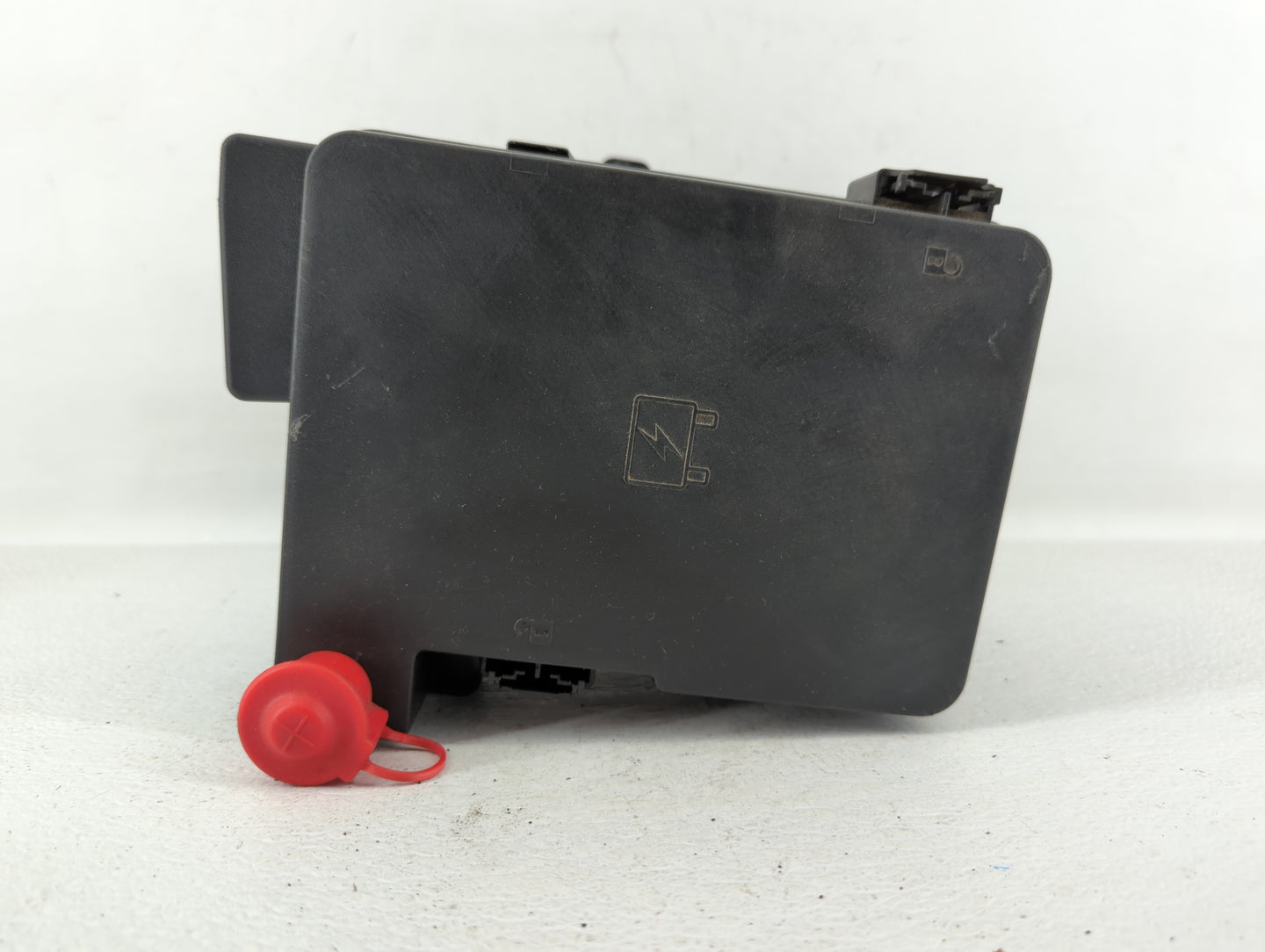 2016-2017 Chevrolet Equinox Fusebox Fuse Box Panel Relay Module P/N:84080470_01 23325532_01 Fits Fits 2016 2017 OEM Used Aut