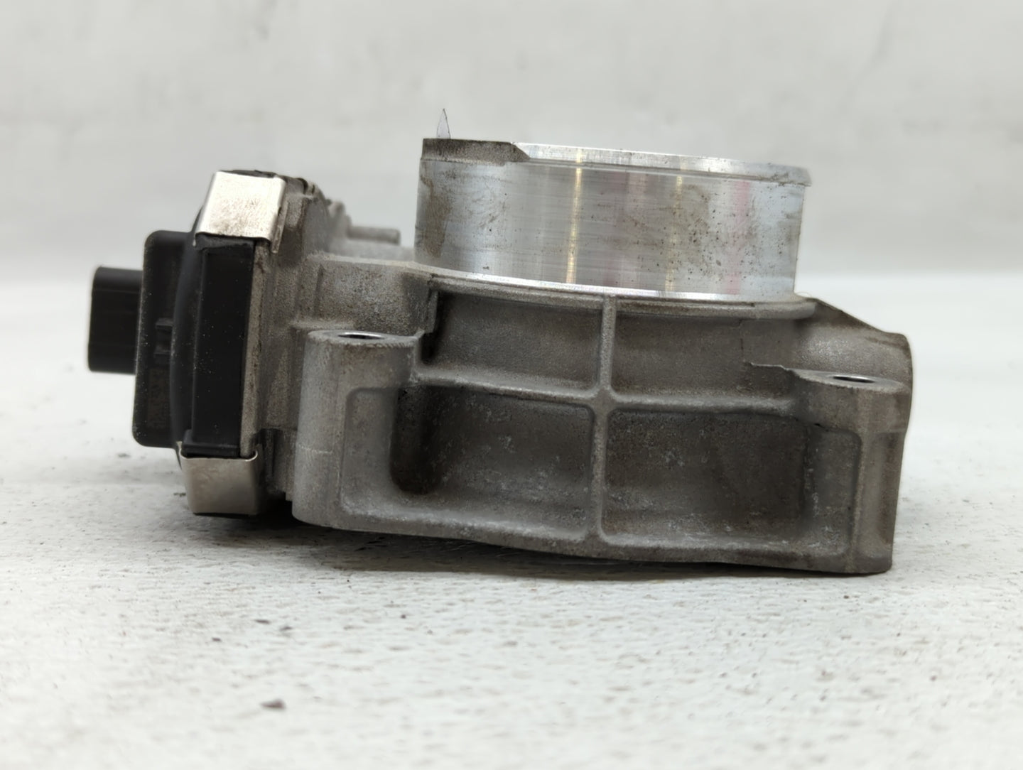2016-2017 Chevrolet Equinox Throttle Body P/N:12670834AA Fits Fits 2016 2017 OEM Used Auto Parts - Oemusedautoparts1.com