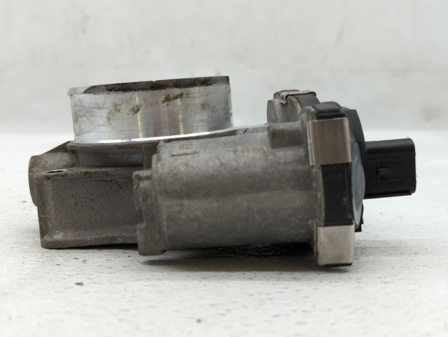 2016-2017 Chevrolet Equinox Throttle Body P/N:12670834AA Fits Fits 2016 2017 OEM Used Auto Parts - Oemusedautoparts1.com