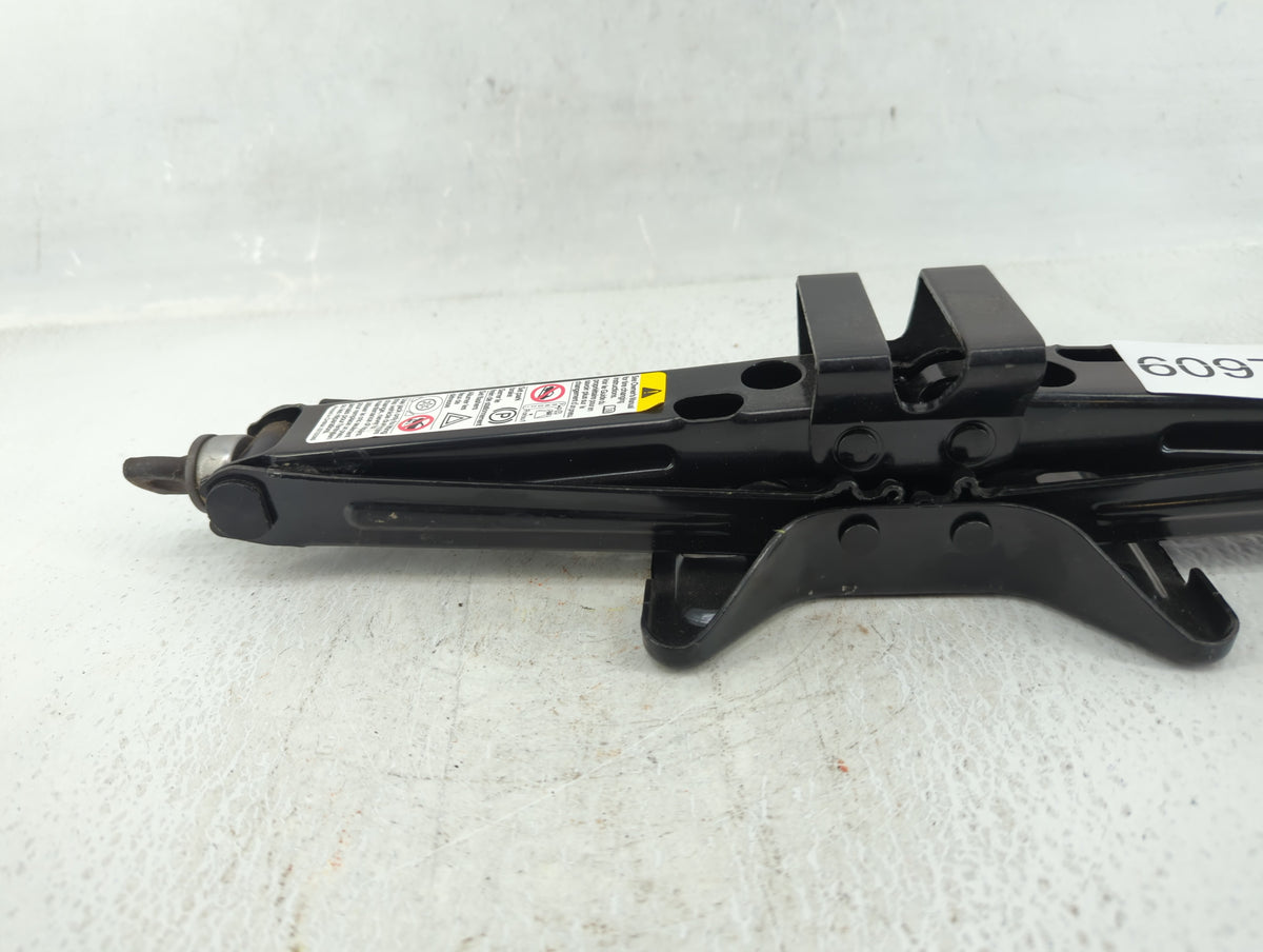 2017 Chevrolet Equinox Spare Scissor Car Jack 609799 - Oemusedautoparts1.com