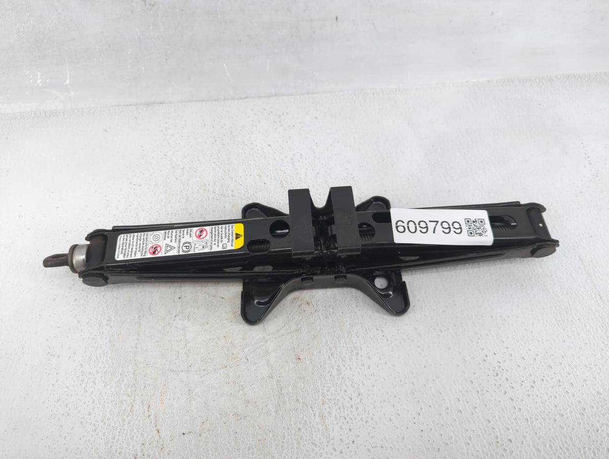 2017 Chevrolet Equinox Spare Scissor Car Jack 609799 - Oemusedautoparts1.com