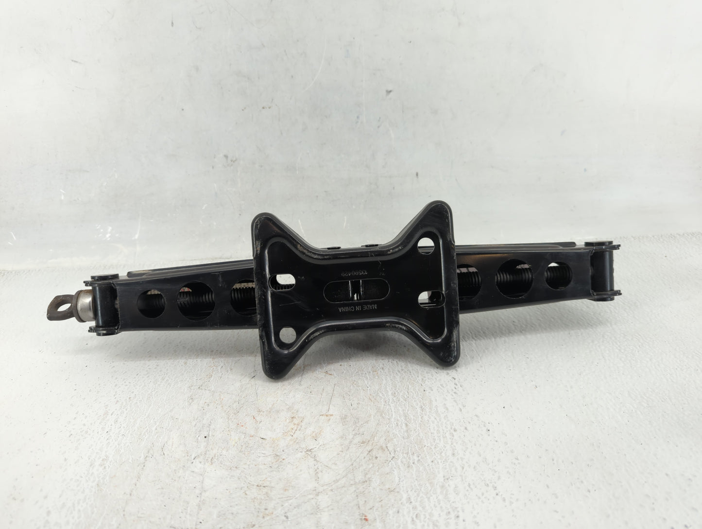 2017 Chevrolet Equinox Spare Scissor Car Jack - Oemusedautoparts1.com