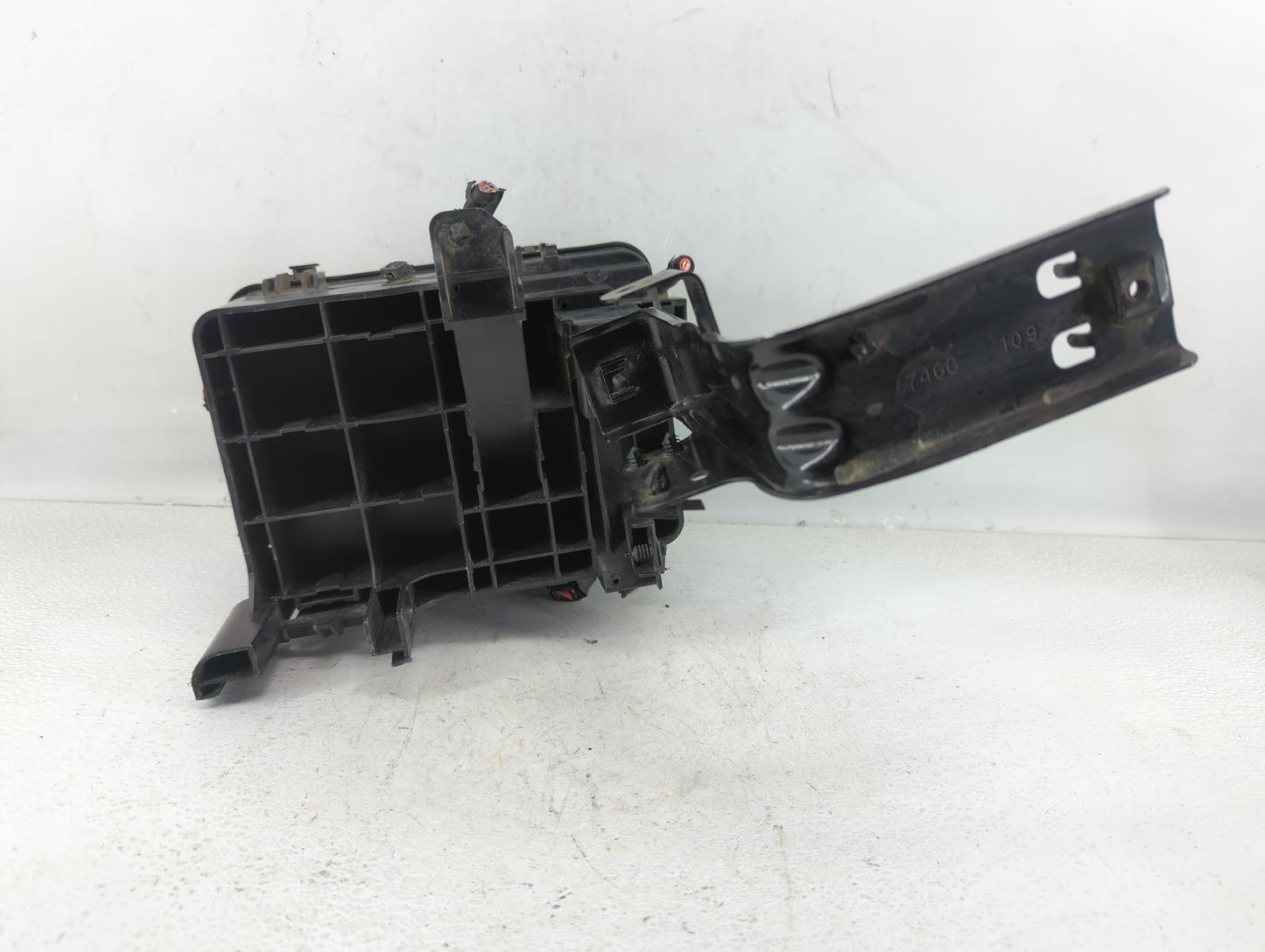 2016-2017 Chevrolet Equinox Fusebox Fuse Box Panel Relay Module P/N:84080470_01 Fits Fits 2016 2017 OEM Used Auto Parts - Oe