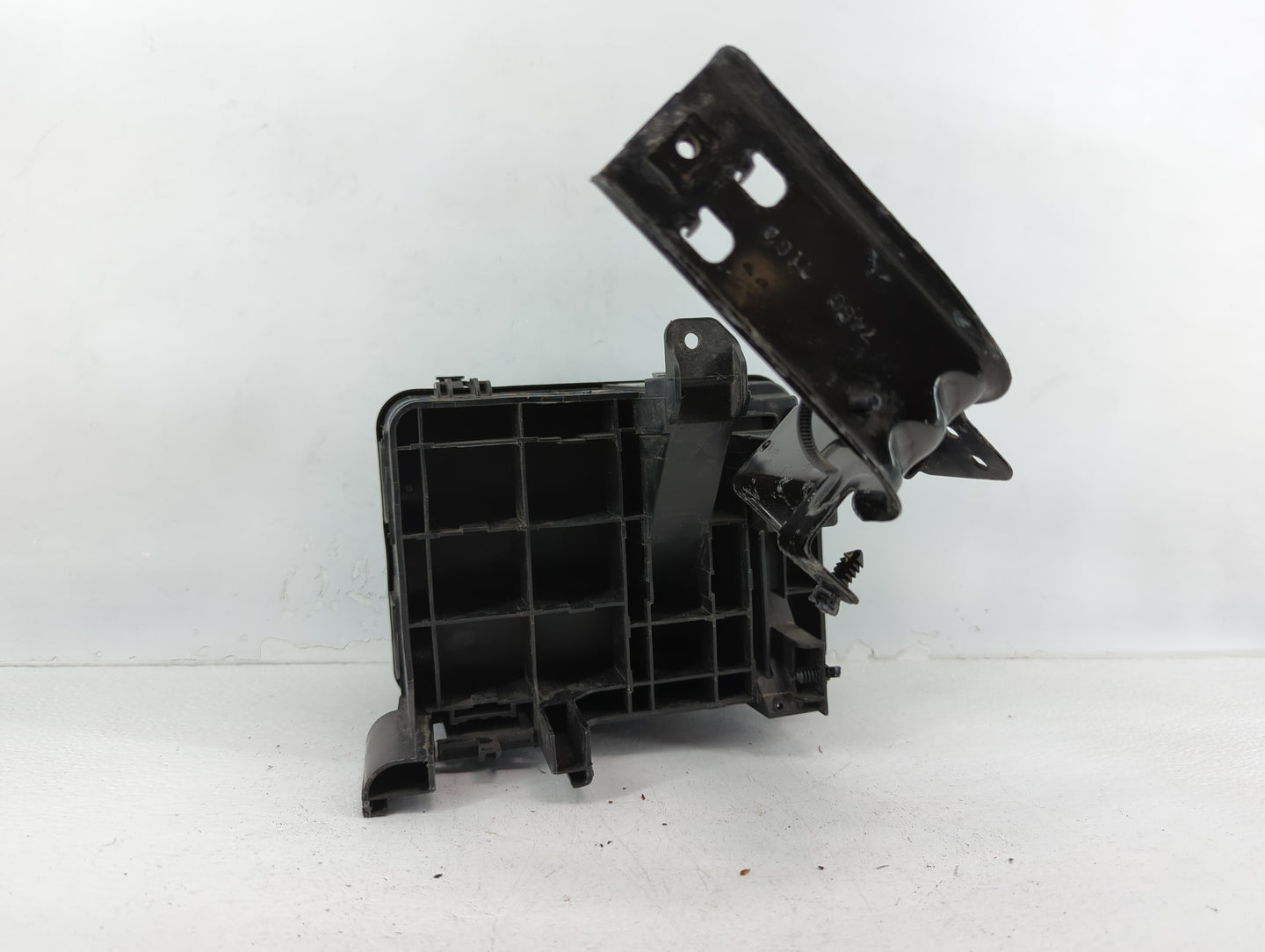 2016-2017 Chevrolet Equinox Fusebox Fuse Box Panel Relay Module P/N:84080470_01 Fits Fits 2016 2017 OEM Used Auto Parts - Oe