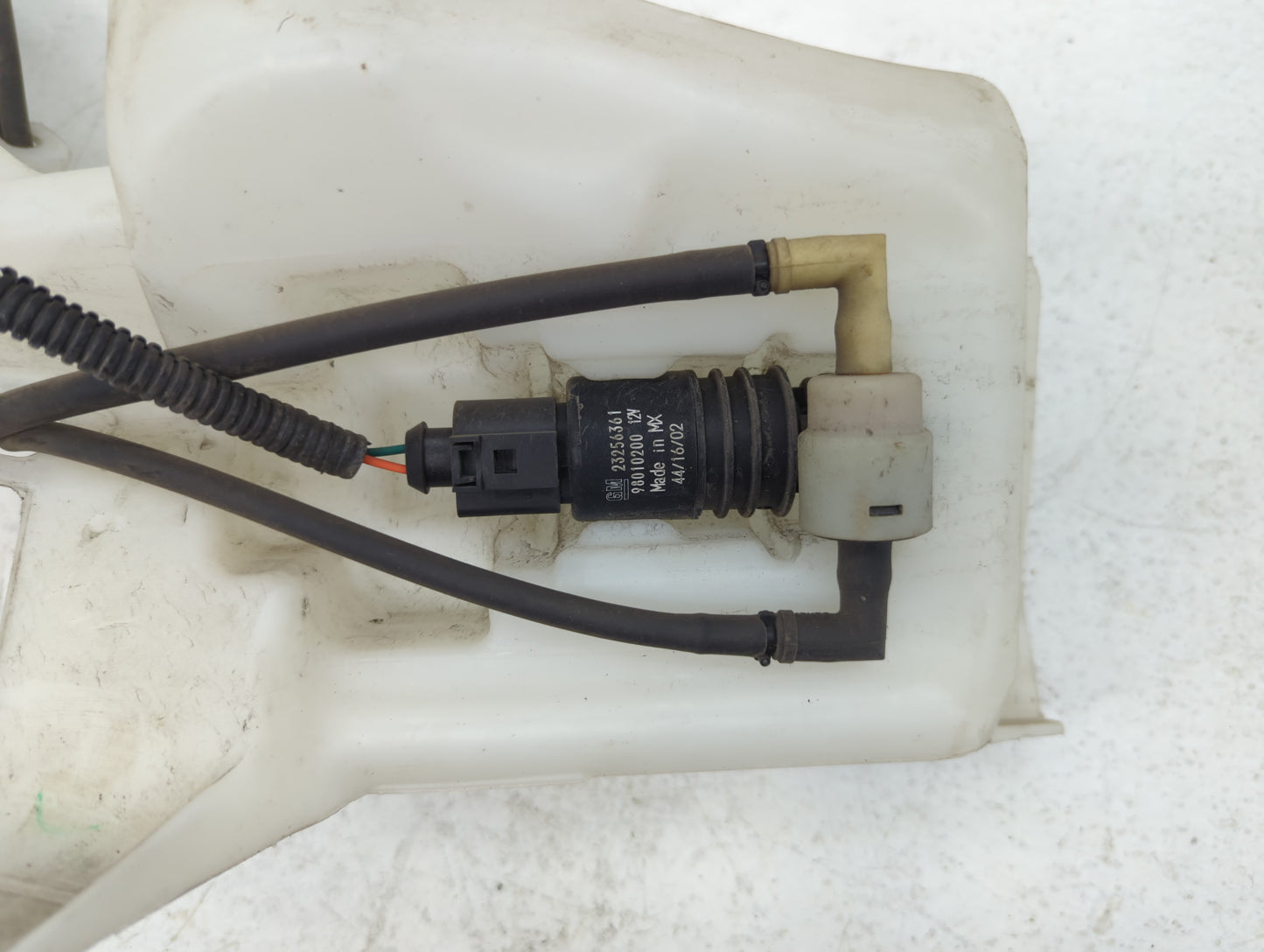 2017-2017 Chevrolet Equinox Windshield Washer Fluid Reservoir Bottle Oem - Oemusedautoparts1.com