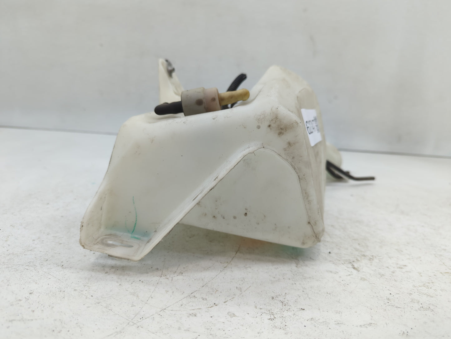 2017-2017 Chevrolet Equinox Windshield Washer Fluid Reservoir Bottle Oem - Oemusedautoparts1.com