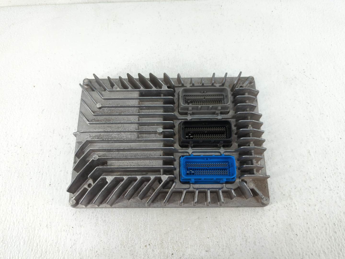2017 Chevrolet Equinox PCM Engine Control Computer ECU ECM PCU OEM P/N:12667002 12667189 Fits Fits 2018 2019 2020 OEM Used A