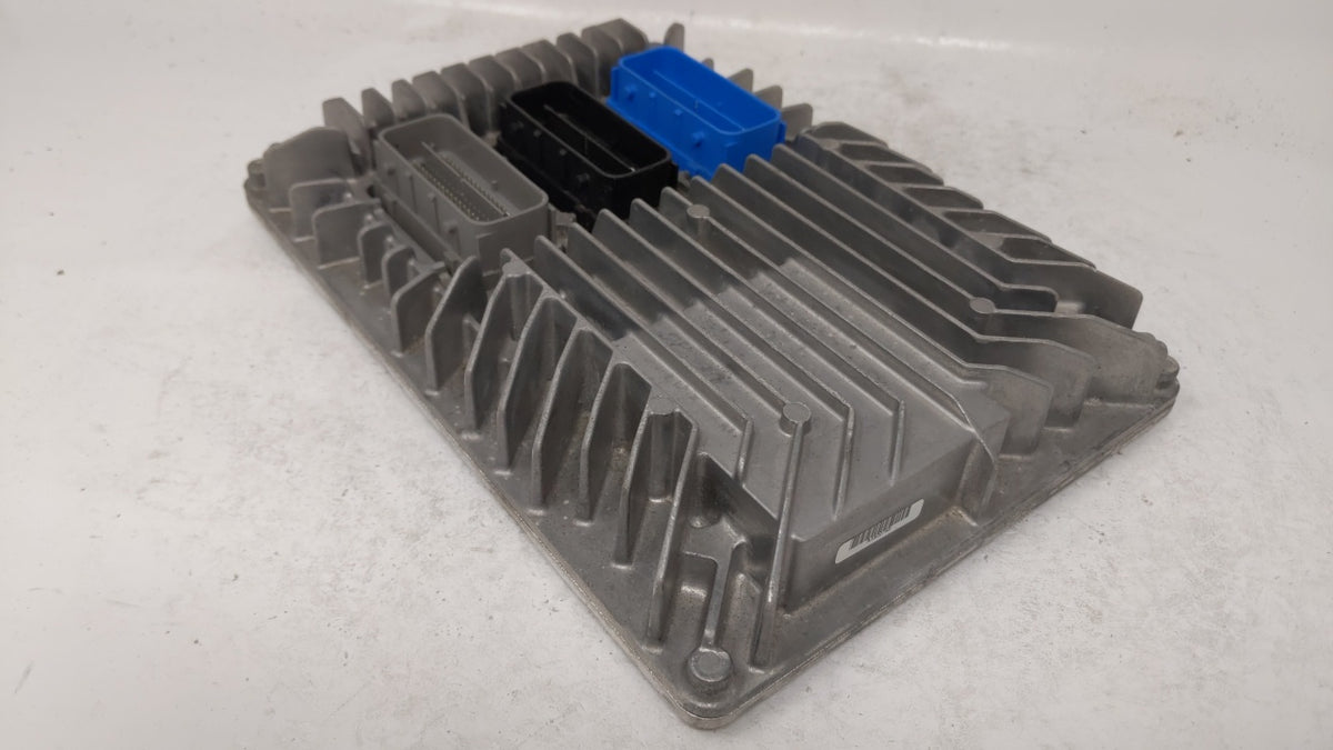 2017 Chevrolet Equinox PCM Engine Control Computer ECU ECM PCU OEM P/N:12667002 12667189 Fits 2018 2019 2020 OEM Used Auto P