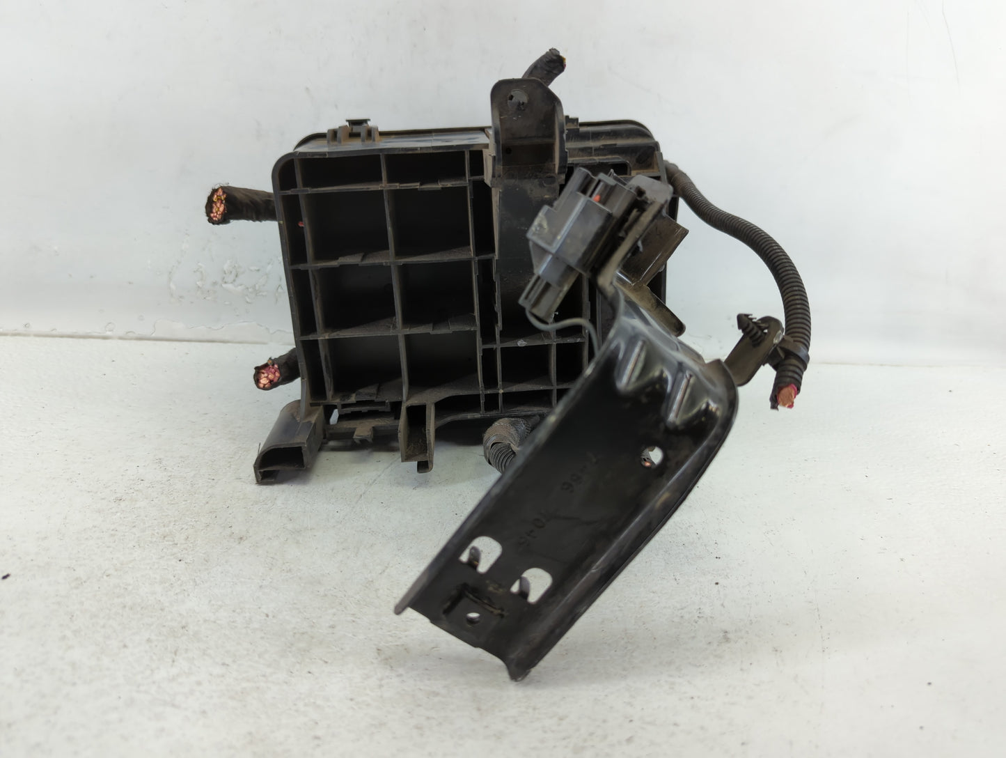 2016-2017 Chevrolet Equinox Fusebox Fuse Box Panel Relay Module P/N:84080470 01 Fits Fits 2016 2017 OEM Used Auto Parts - Oe