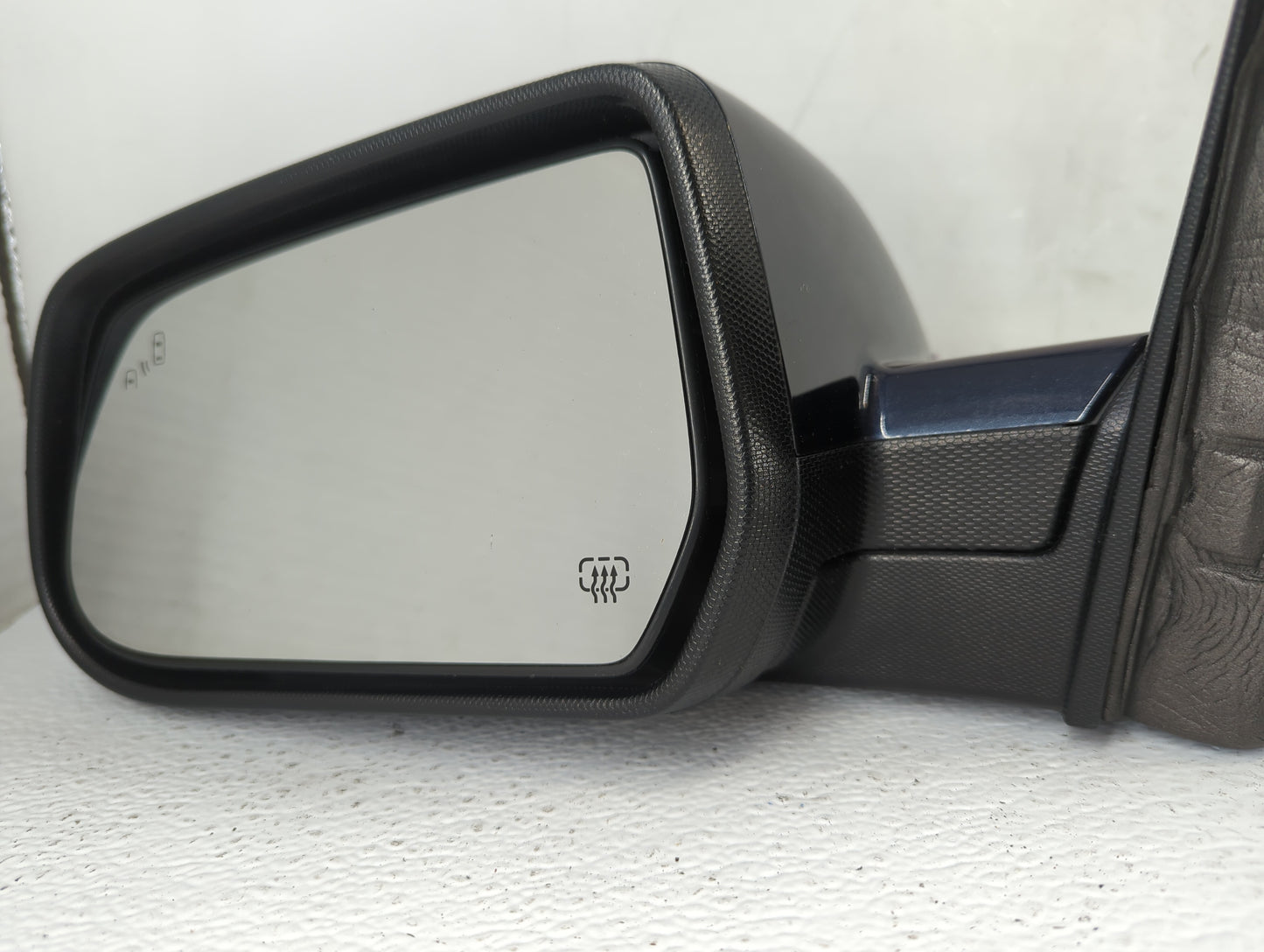 2016-2017 Chevrolet Equinox Driver Side View Mirror - Left Door Mirror OEM Used - Oemusedautoparts1.com