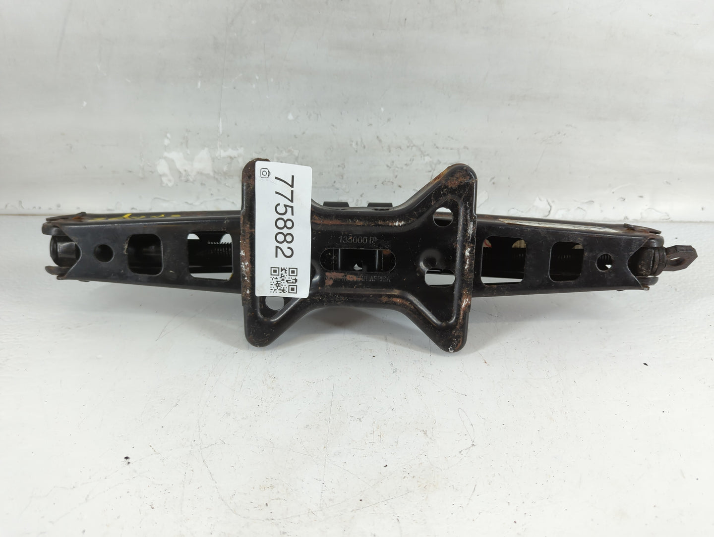 2017 Chevrolet Equinox Spare Scissor Car Jack - Oemusedautoparts1.com