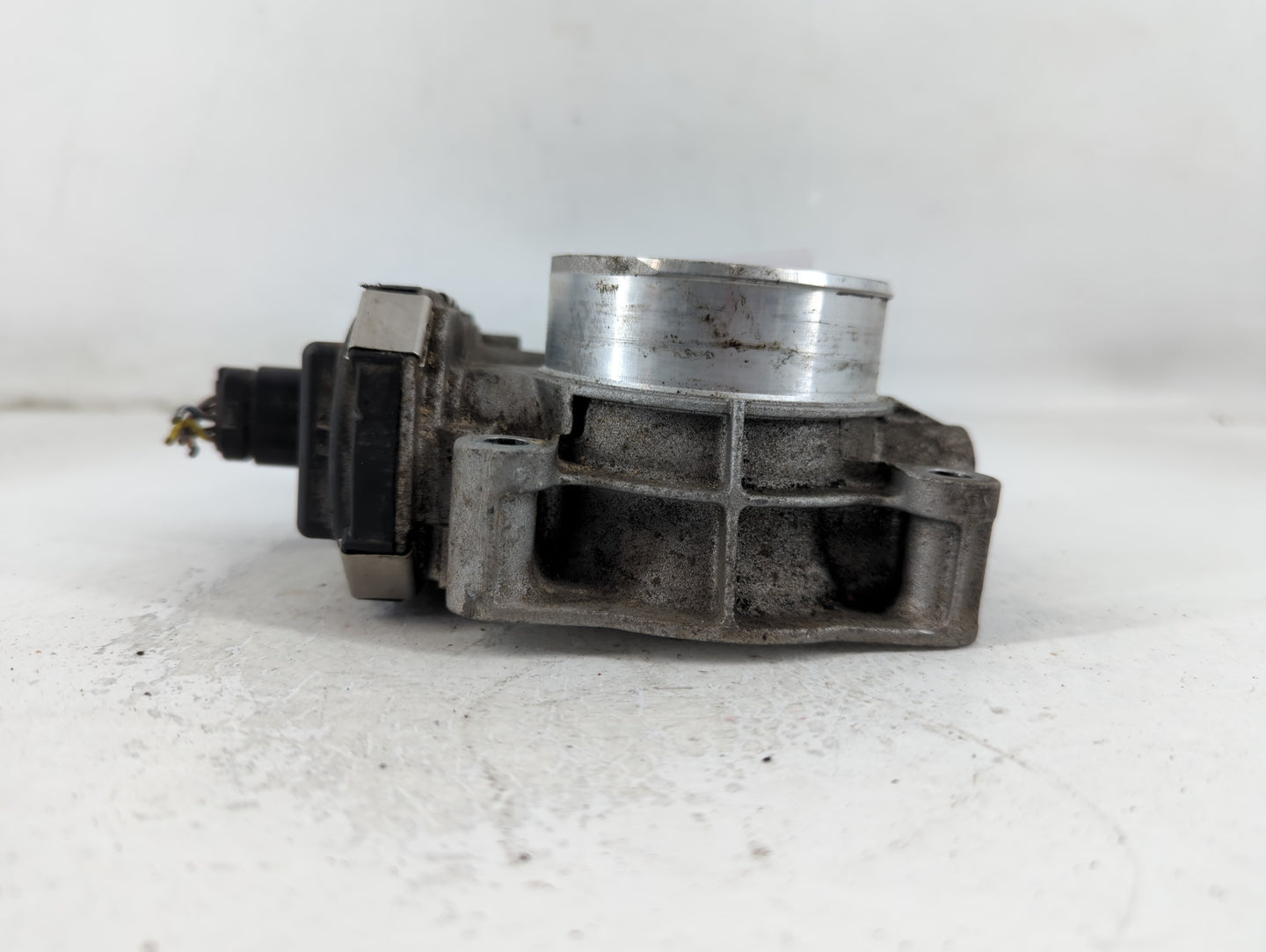 2016-2017 Chevrolet Equinox Throttle Body P/N:12669146AA Fits Fits 2016 2017 OEM Used Auto Parts - Oemusedautoparts1.com