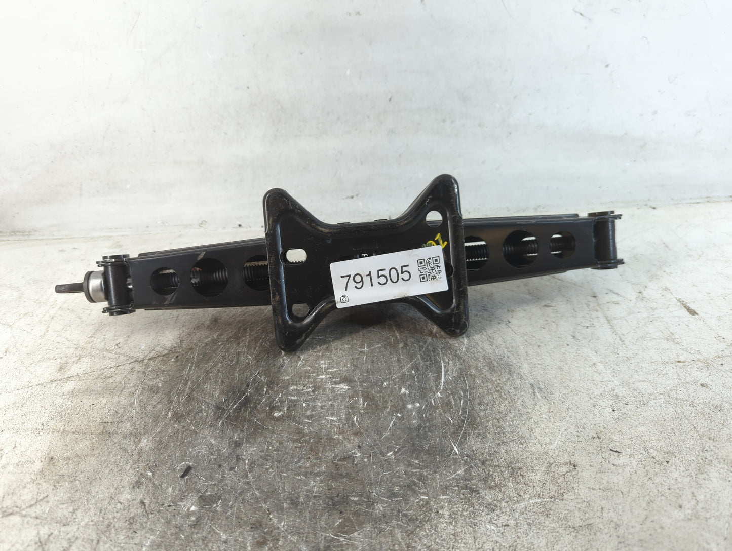 2017 Chevrolet Equinox Spare Scissor Car Jack 791505 - Oemusedautoparts1.com