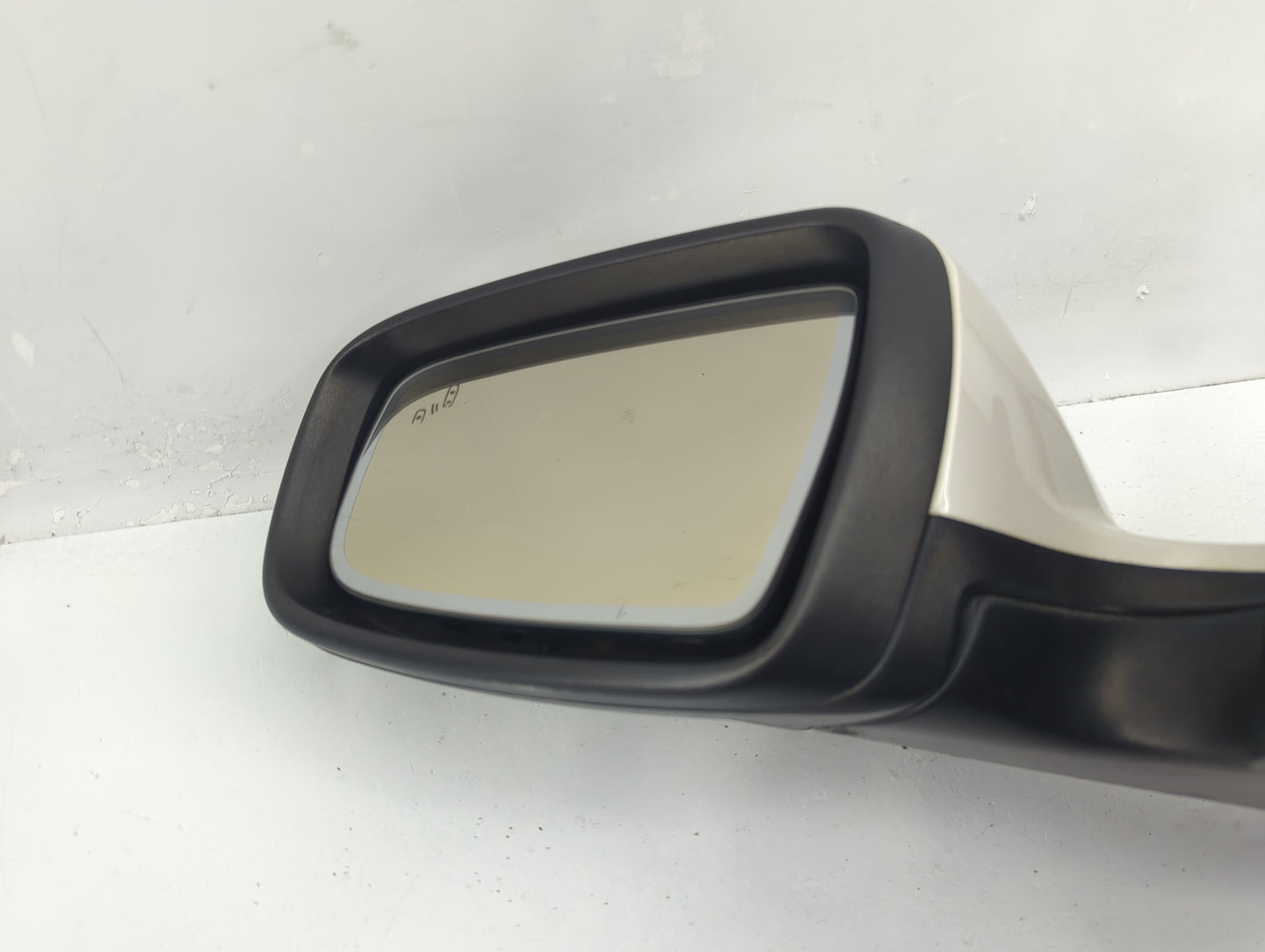 2015-2017 Chevrolet Equinox Driver Side View Mirror - Left Door Mirror OEM Used - Oemusedautoparts1.com
