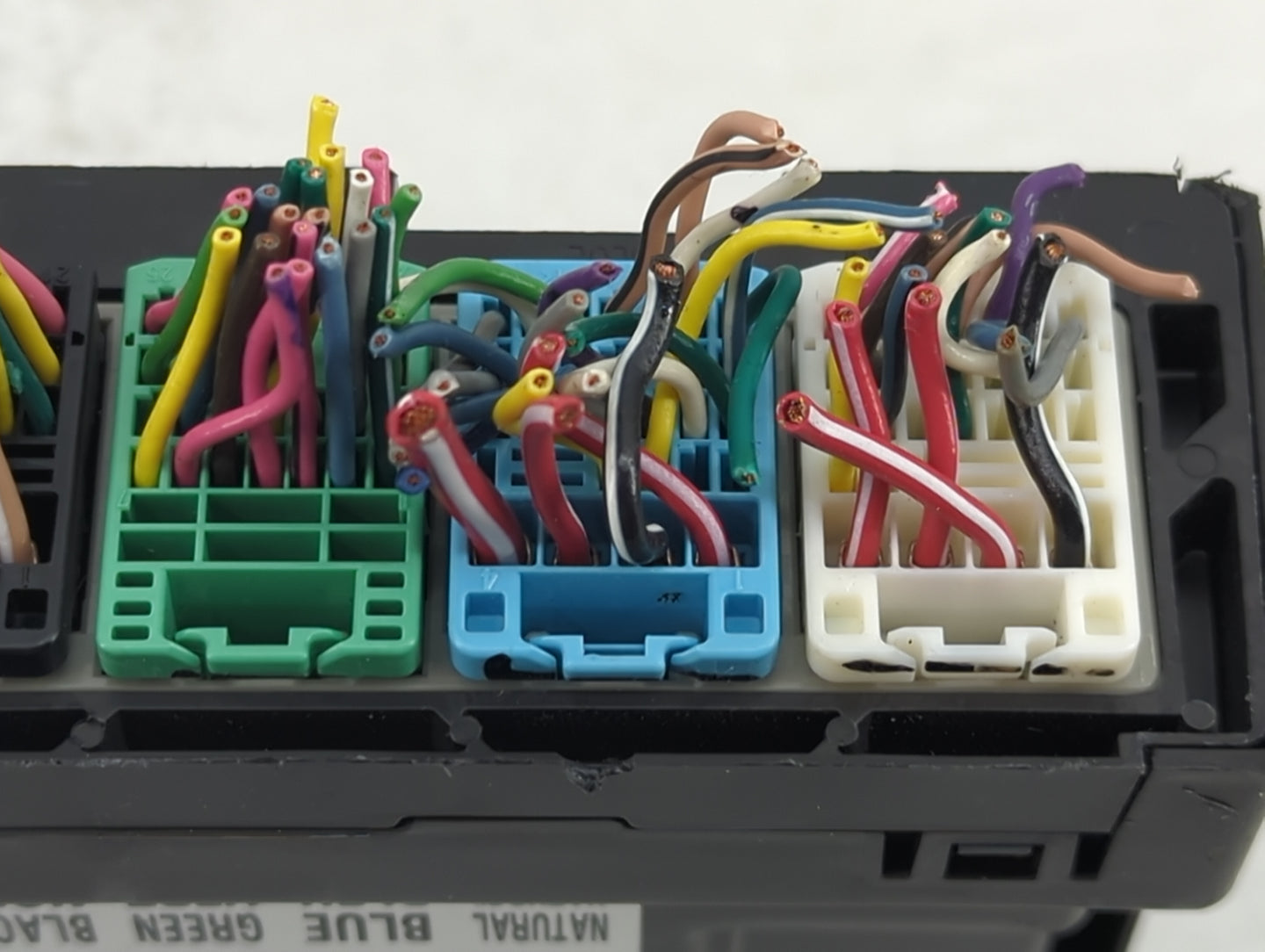 2016-2017 Chevrolet Equinox Body Control Module Bcm Inner Cabin Fuse Box - Oemusedautoparts1.com