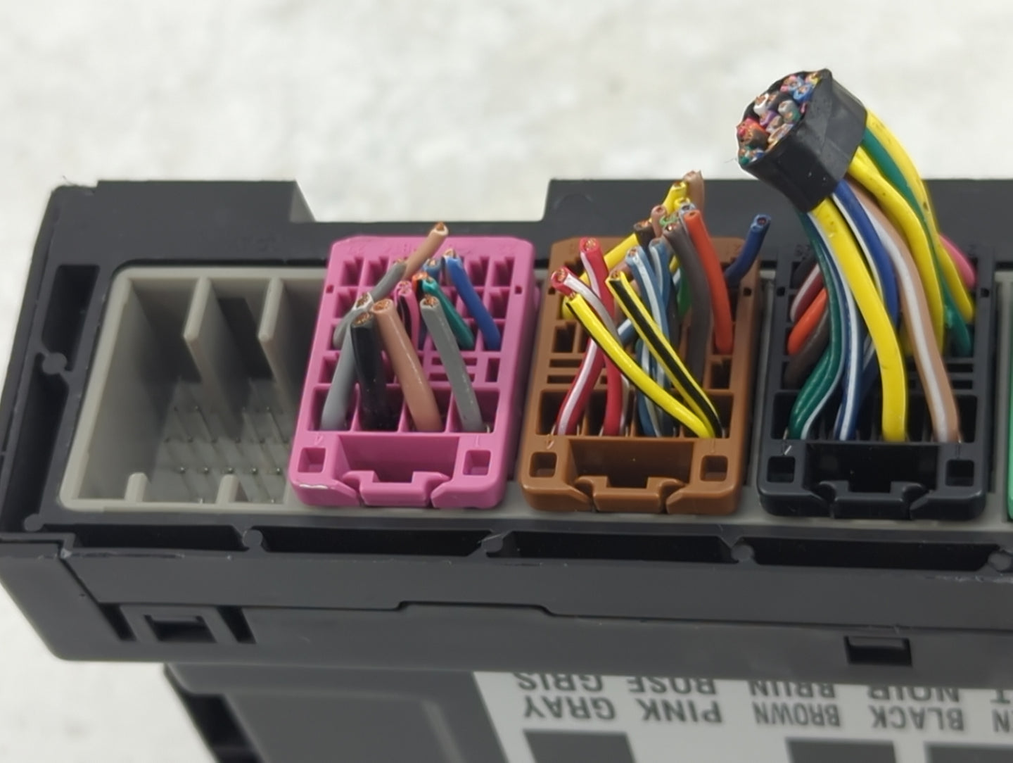 2016-2017 Chevrolet Equinox Body Control Module Bcm Inner Cabin Fuse Box - Oemusedautoparts1.com