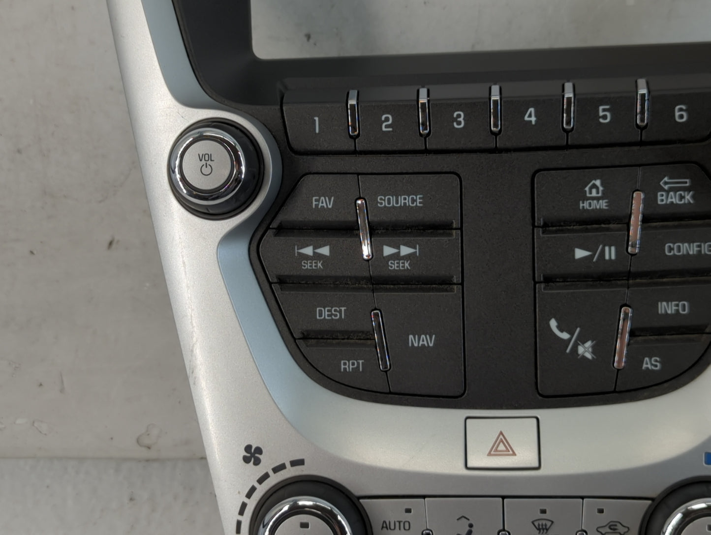 2016-2017 Chevrolet Equinox Radio AM FM Cd Player Receiver Replacement P/N:84096694 Fits Fits 2016 2017 OEM Used Auto Parts 