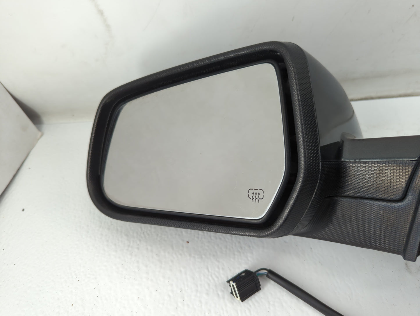 2015-2017 Chevrolet Equinox Driver Side View Mirror - Left Door Mirror OEM Used - Oemusedautoparts1.com