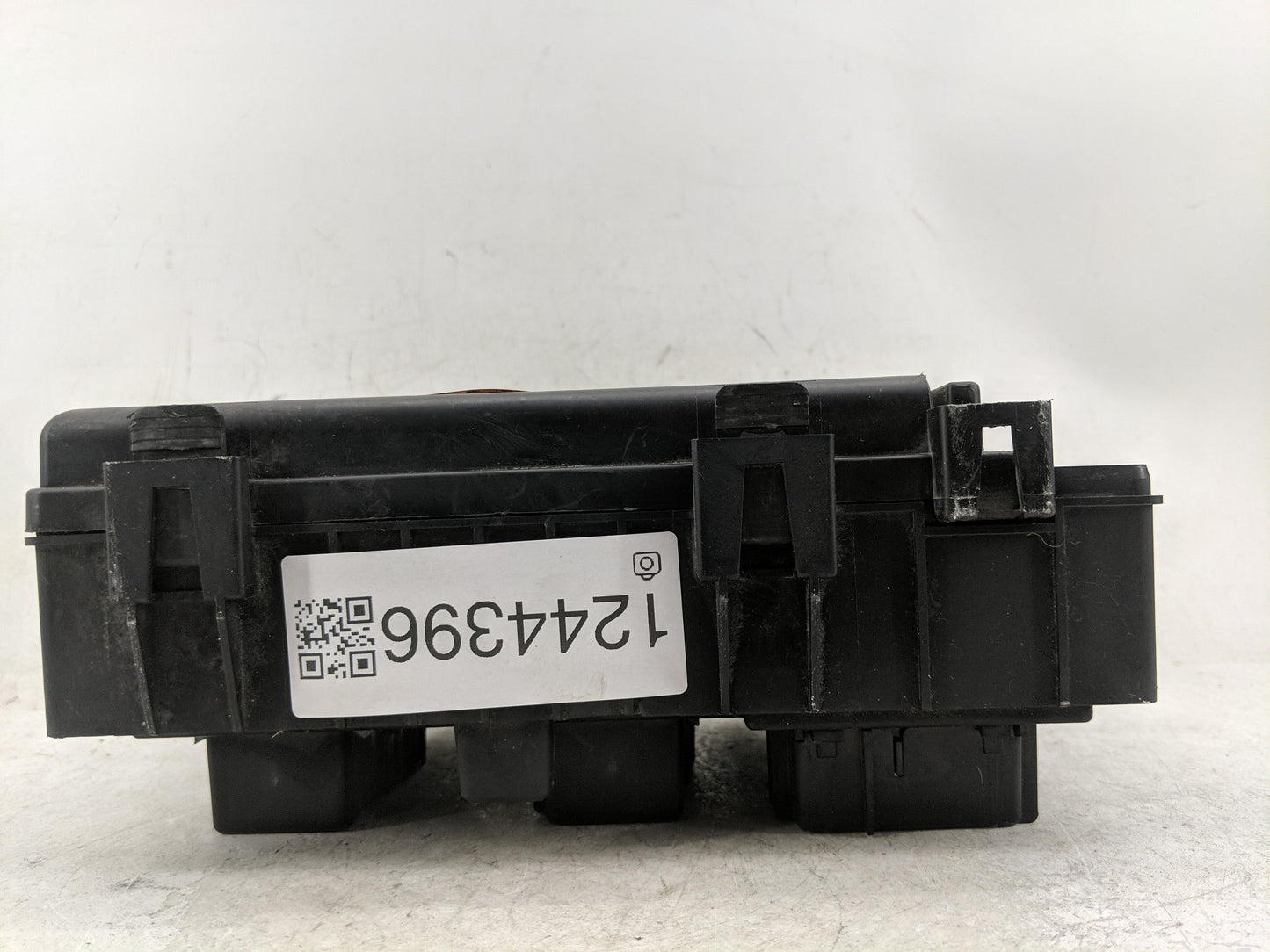 2017 Chevrolet Express 2500 Fusebox Fuse Box Panel Relay Module Fits OEM Used Auto Parts - Oemusedautoparts1.com