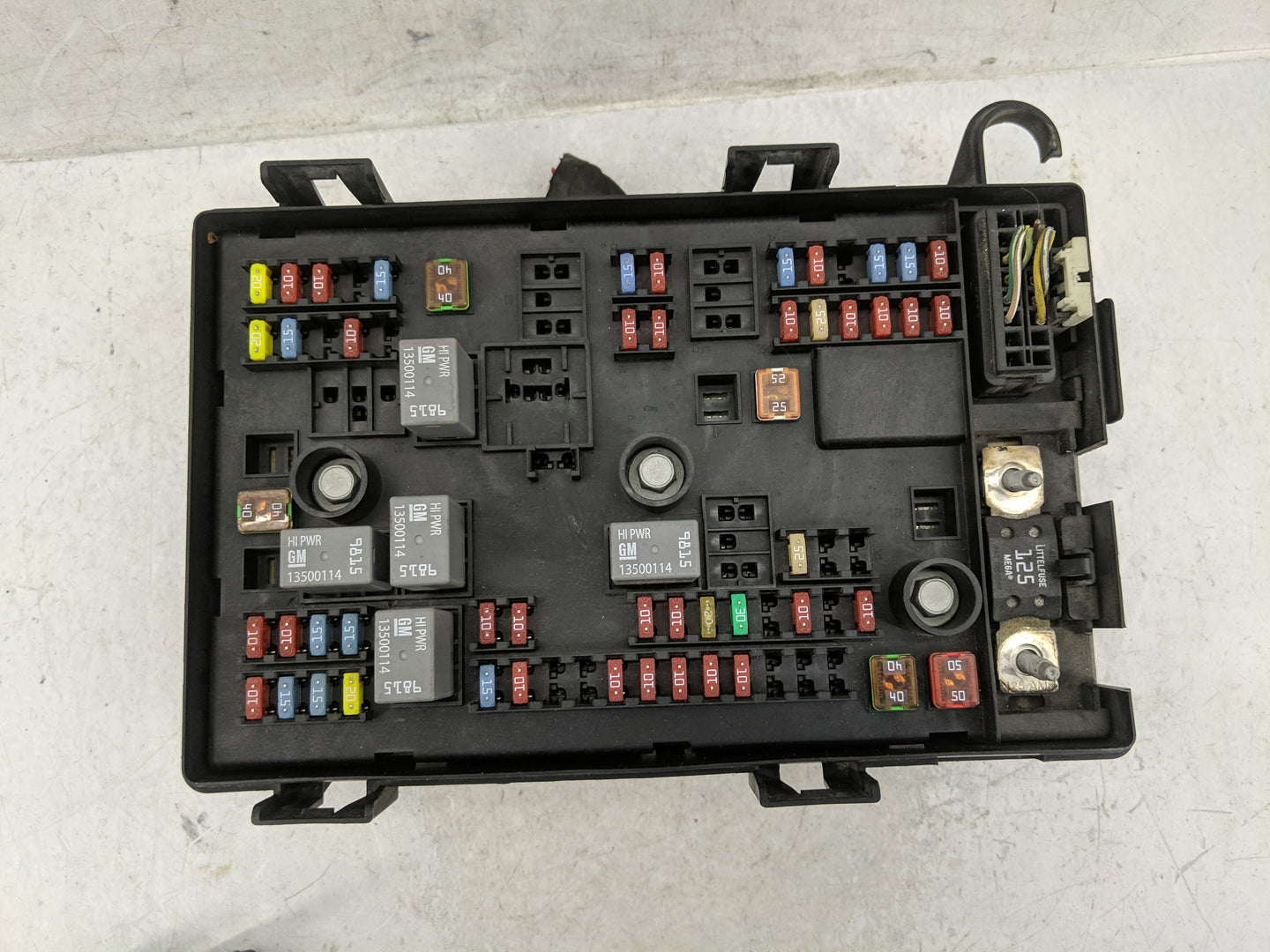 2017 Chevrolet Express 2500 Fusebox Fuse Box Panel Relay Module Fits OEM Used Auto Parts - Oemusedautoparts1.com