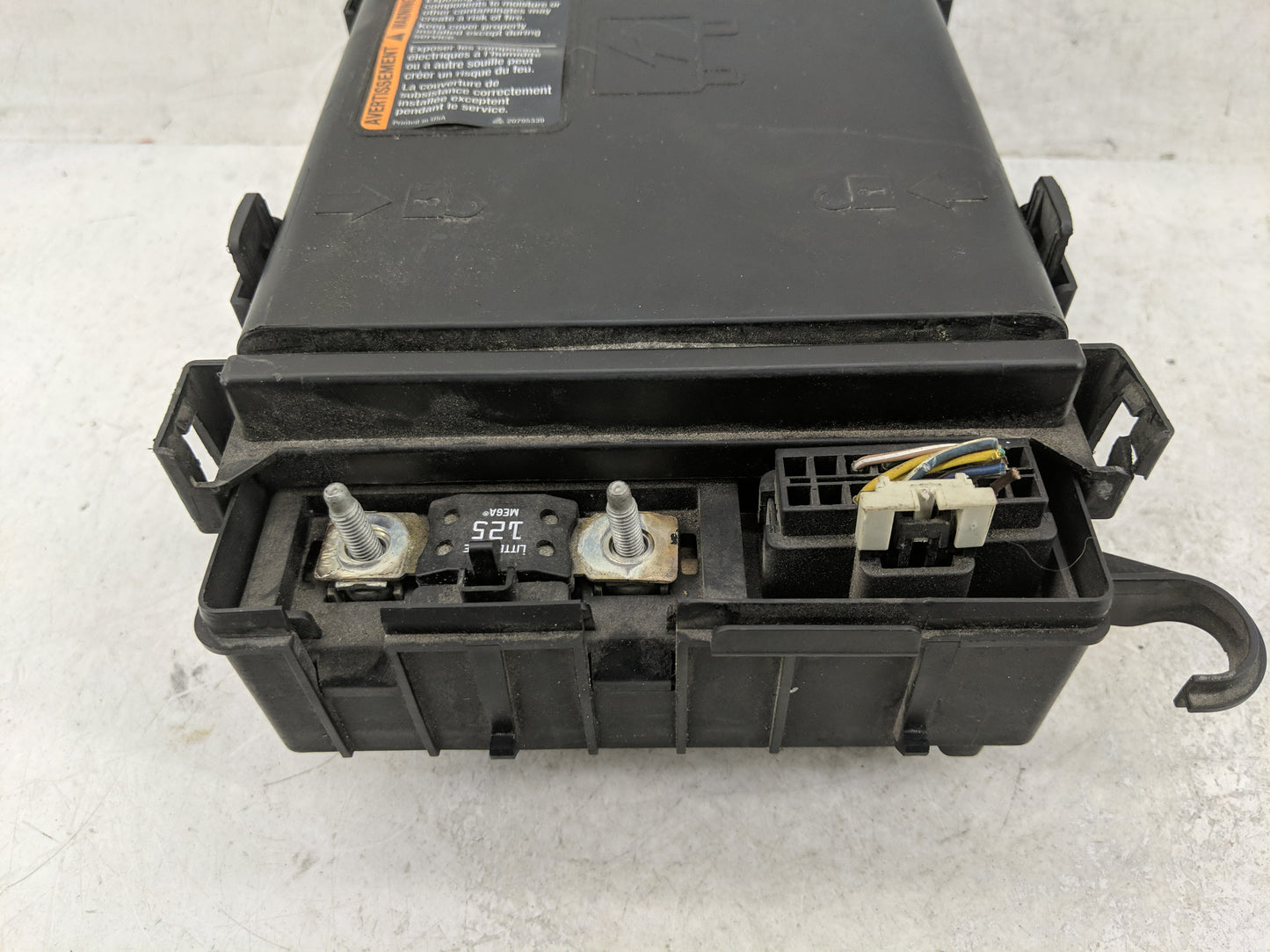 2017 Chevrolet Express 2500 Fusebox Fuse Box Panel Relay Module Fits OEM Used Auto Parts - Oemusedautoparts1.com