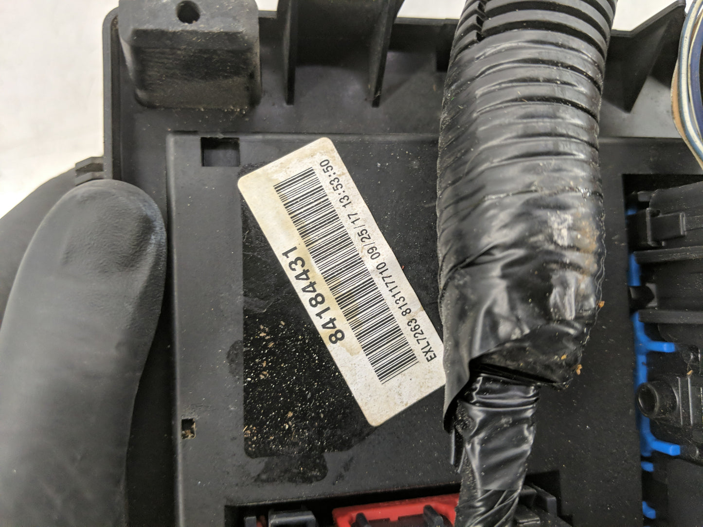 2017 Chevrolet Express 2500 Fusebox Fuse Box Panel Relay Module Fits OEM Used Auto Parts - Oemusedautoparts1.com