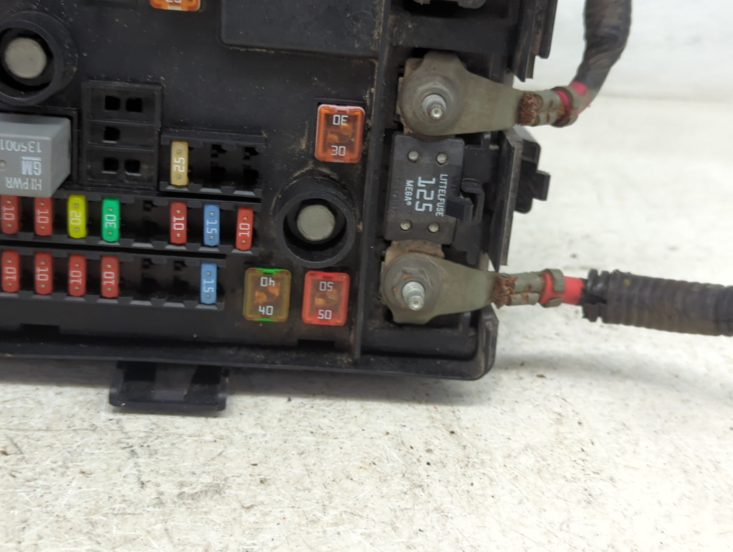 2017 Chevrolet Express 2500 Fusebox Fuse Box Panel Relay Module P/N:13500114 Fits OEM Used Auto Parts - Oemusedautoparts1.co
