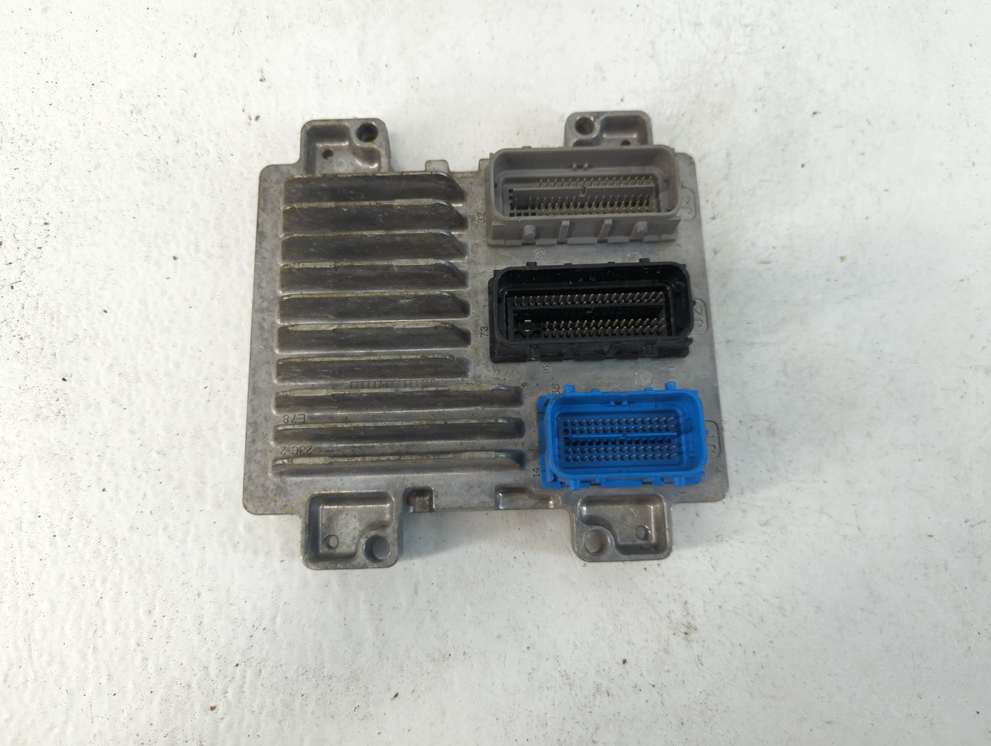 2017 Chevrolet Express Cargo PCM Engine Control Computer ECU ECM PCU OEM P/N:12677671 Fits Fits 2018 2019 2020 2021 OEM Used